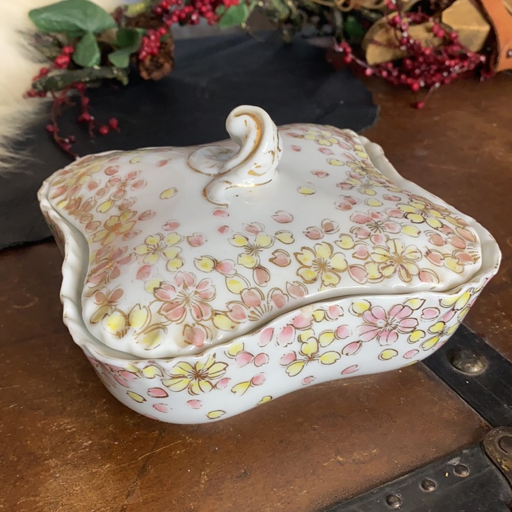 . Vintage Floral Lidded Dish - Mara Trinket, Candy Dish with Lid